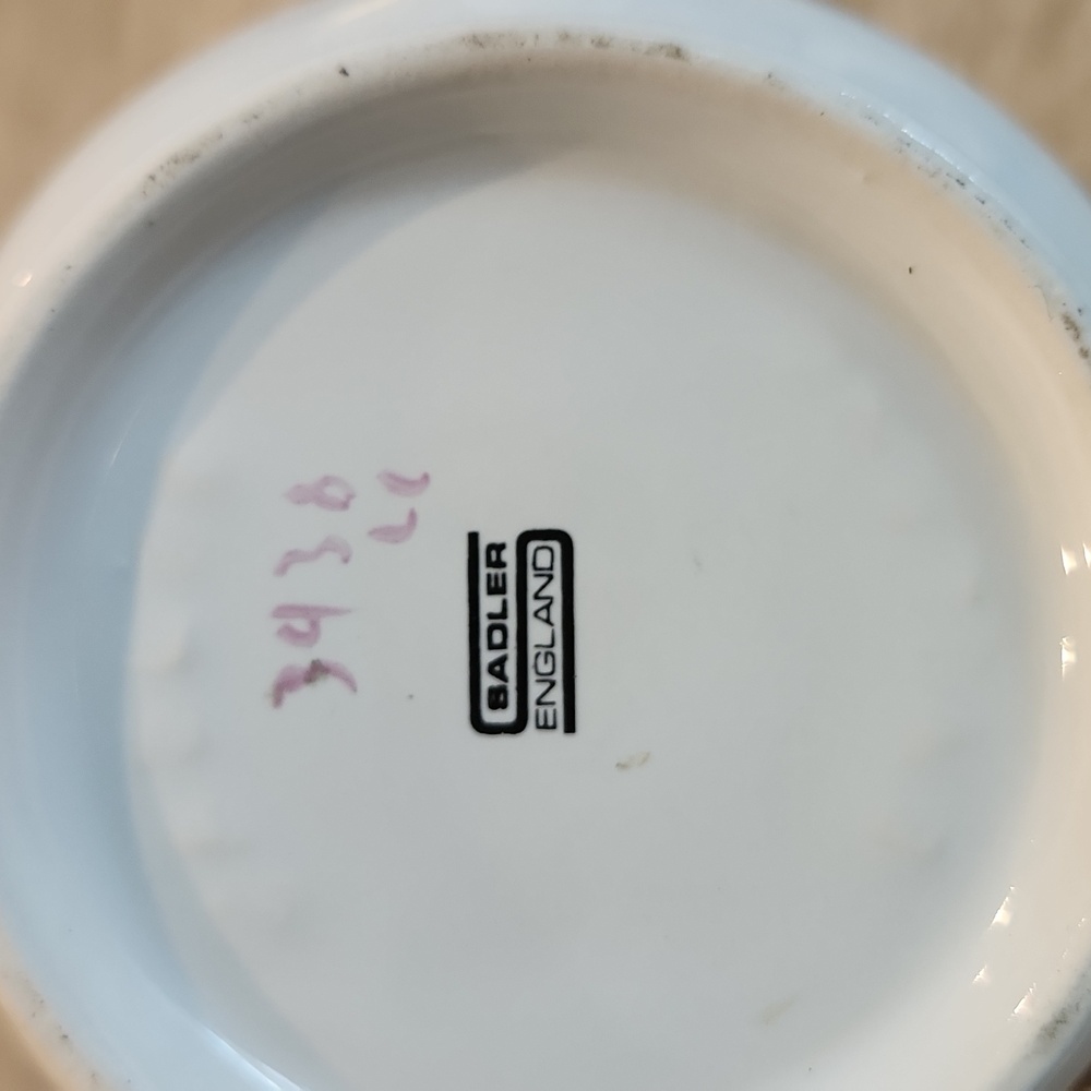 Vintage Sadler Small Three Cup Floral Rose Pattern Teapot with Pink - Picture 9 of 9